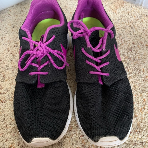 Custom Nike Roshe Shoes - Picture 2 of 4